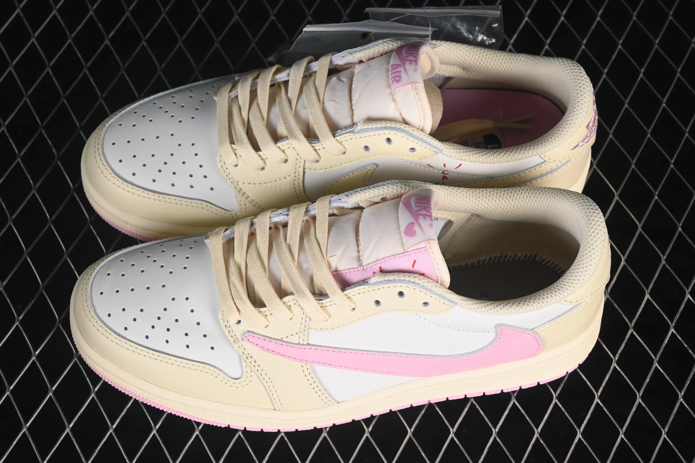 All categories Air Jordan Jordan series basketball shoes Air Jordan 1 Low ZG version Travis Scott x Air Jordan 1 Low OG AJ1 Joe 1 undercut low top full head layer IQ7604-100